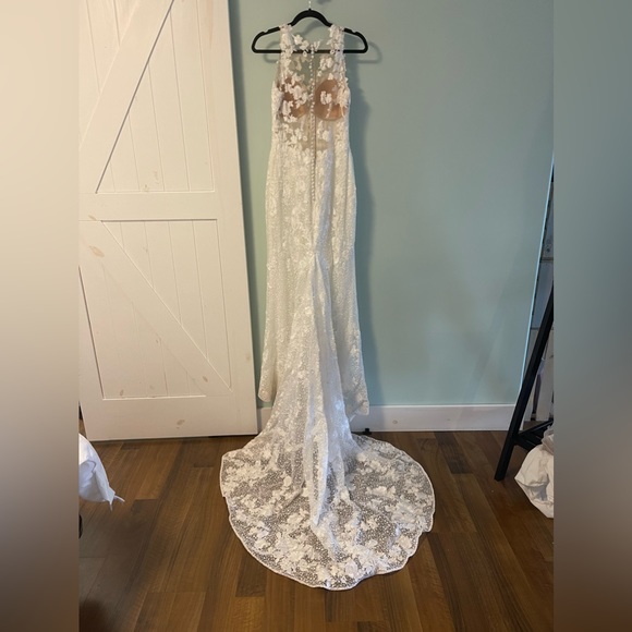 Essense of Australia Wedding Dress - Picture 4 of 17